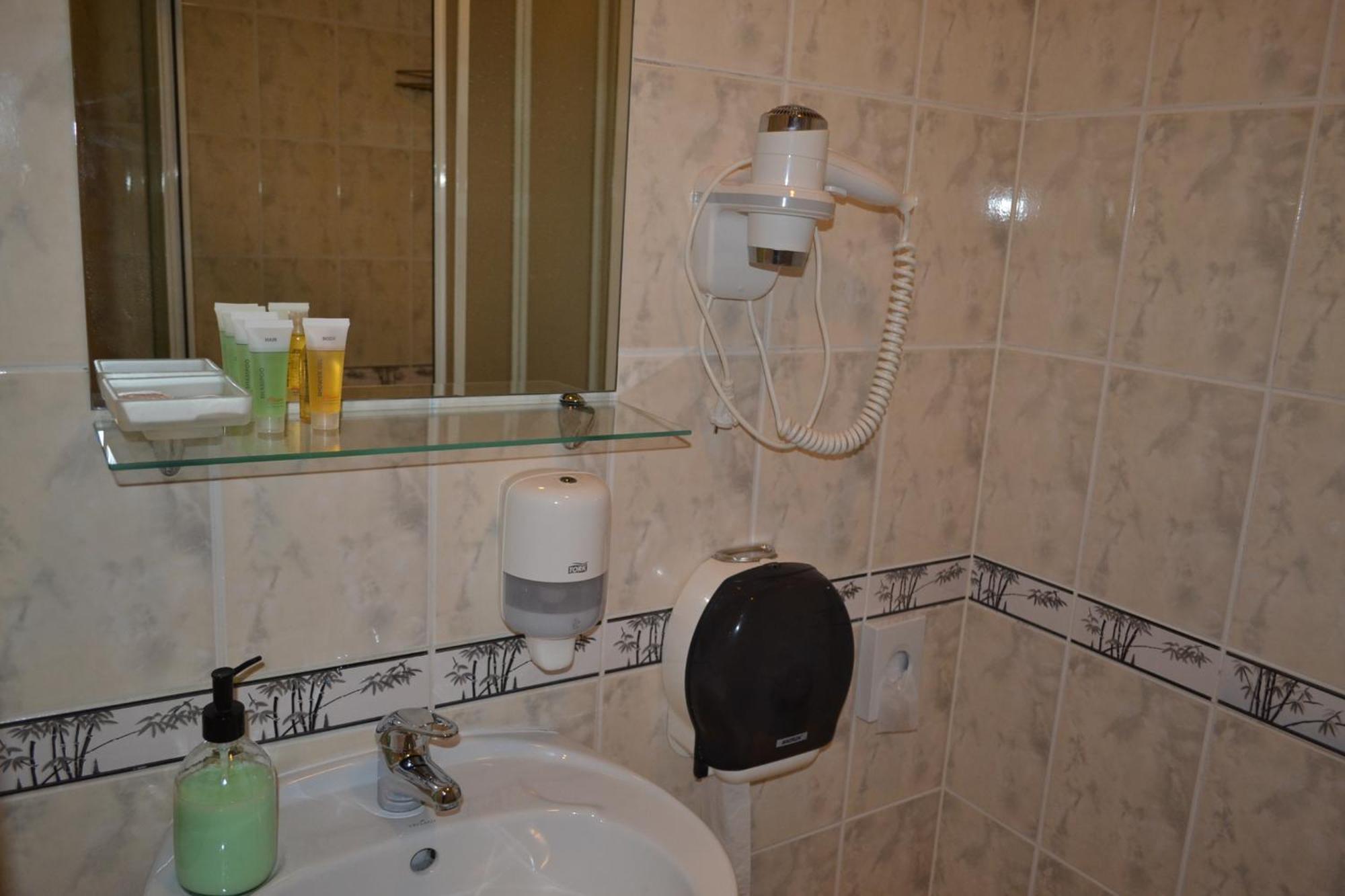 Hotel Yes Нарва-Йыэсуу Экстерьер фото